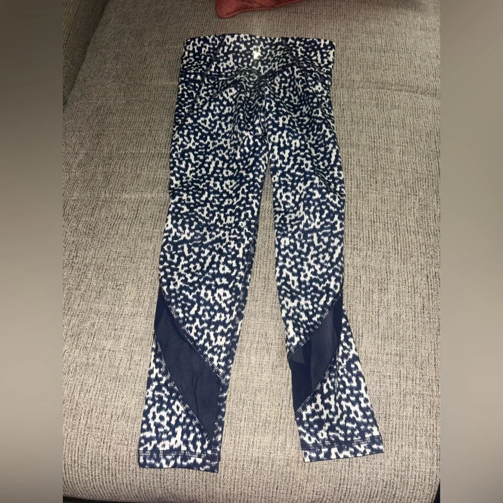 Assorted Patterned Leggings Collection - Picture 4 of 14